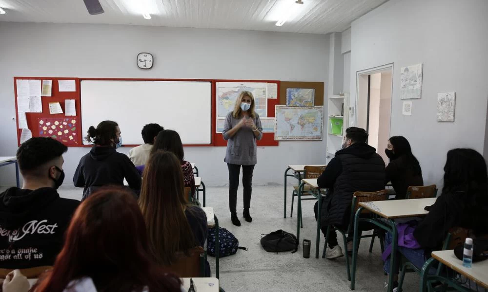 Ουαι υμίν! Στέλνουν στην ανεργία και ανεμβολίαστους εκπαιδευτικούς ενώ μοιράζουν ψίχουλα στην ΔΕΘ